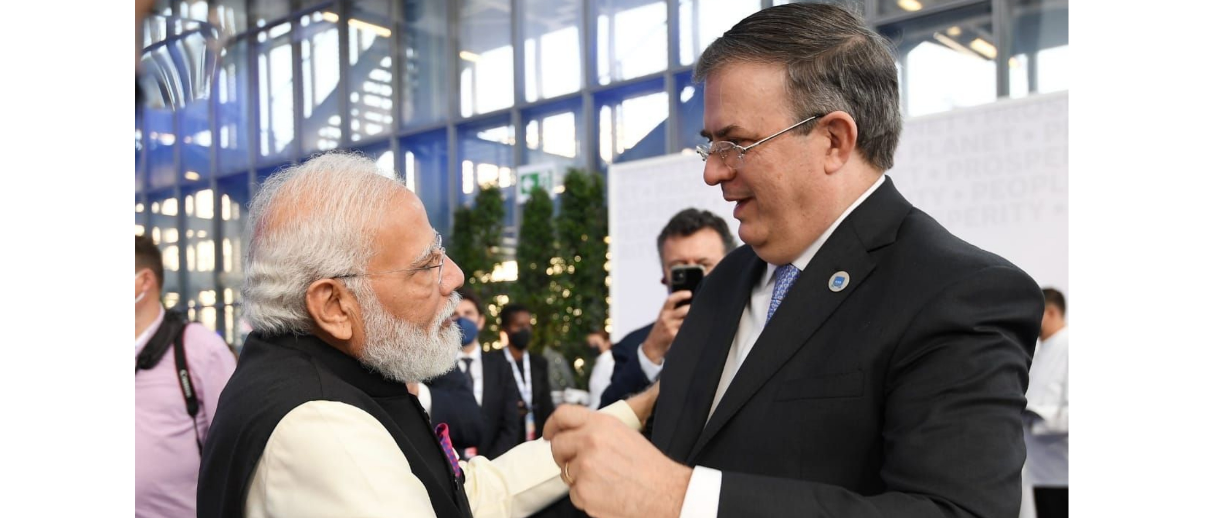  Prime Minister Narendra Modi met Foreign Minister of Mexico H.E. Marcelo Ebrard on the sidelines of G20 summit in Rome.